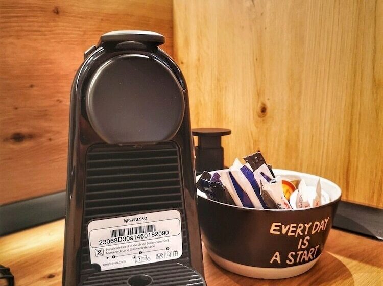 פנסיון T House