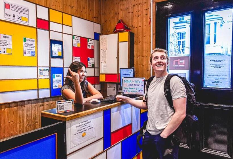 Urbany Hostel London 18 40 Years Old