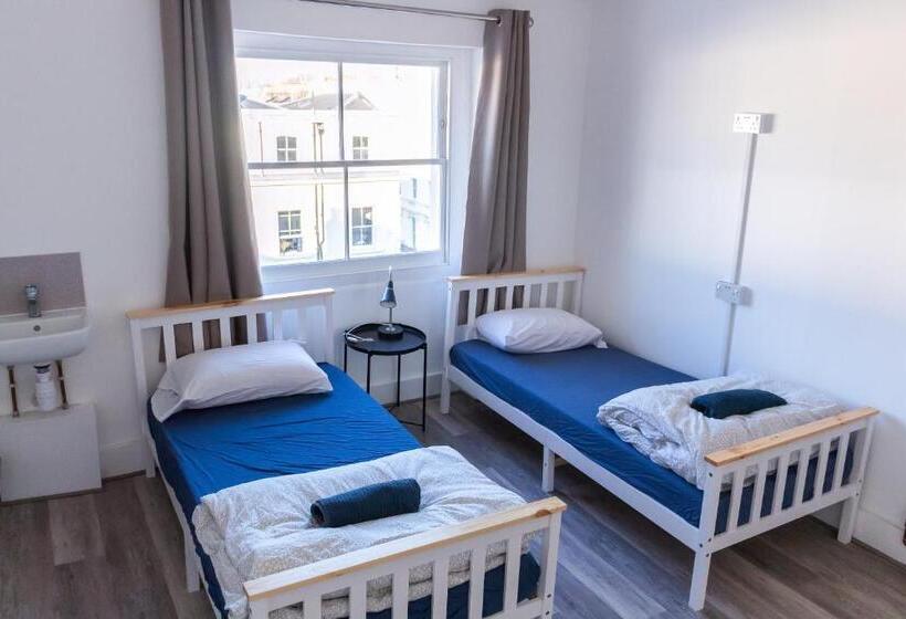 Urbany Hostel London 18 40 Years Old