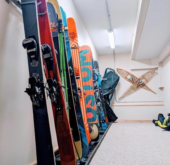 تختخواب و صبحانه Courthouse Inn Revelstoke