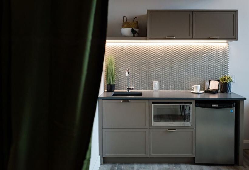 فندق 48 King West