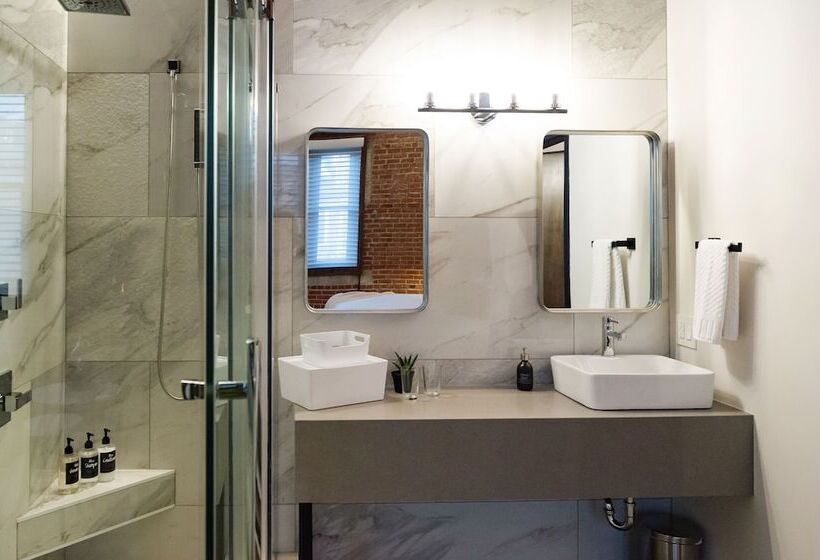 فندق 48 King West