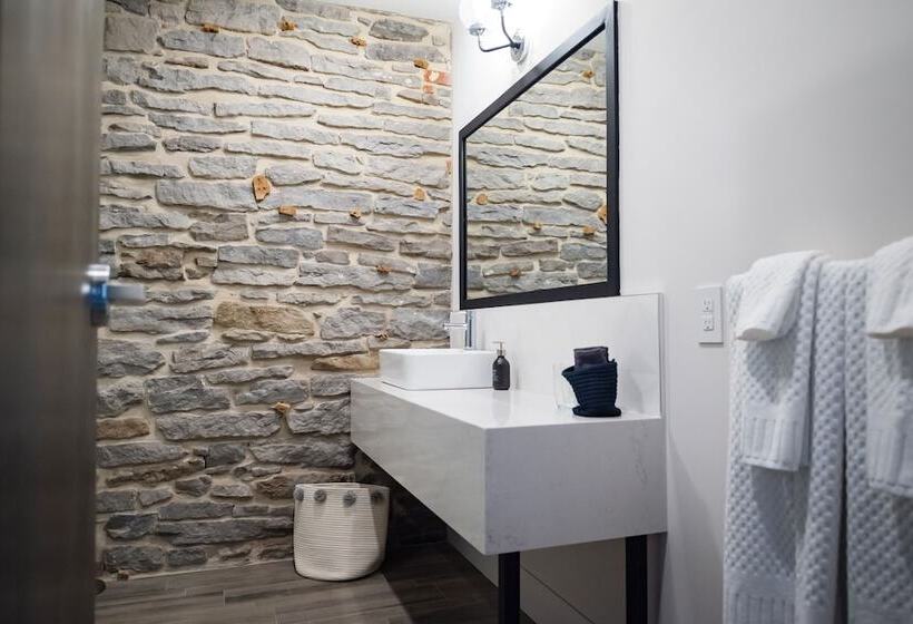 فندق 48 King West