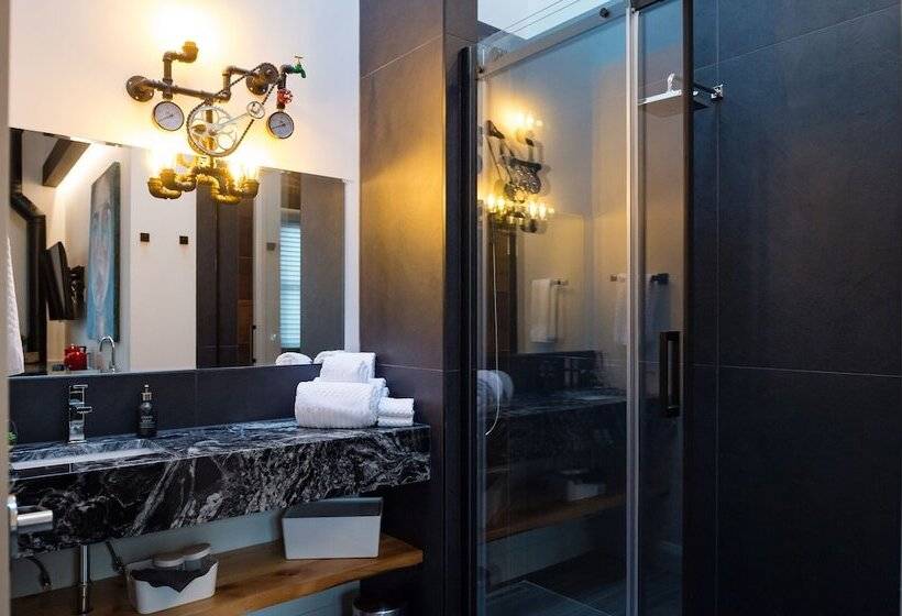 فندق 48 King West