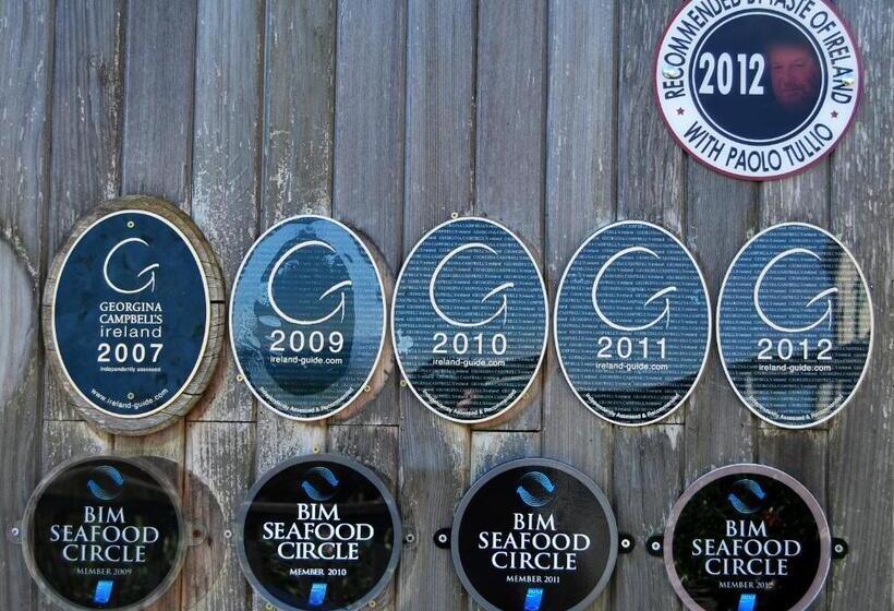 בית מלון כפרי Dolphin