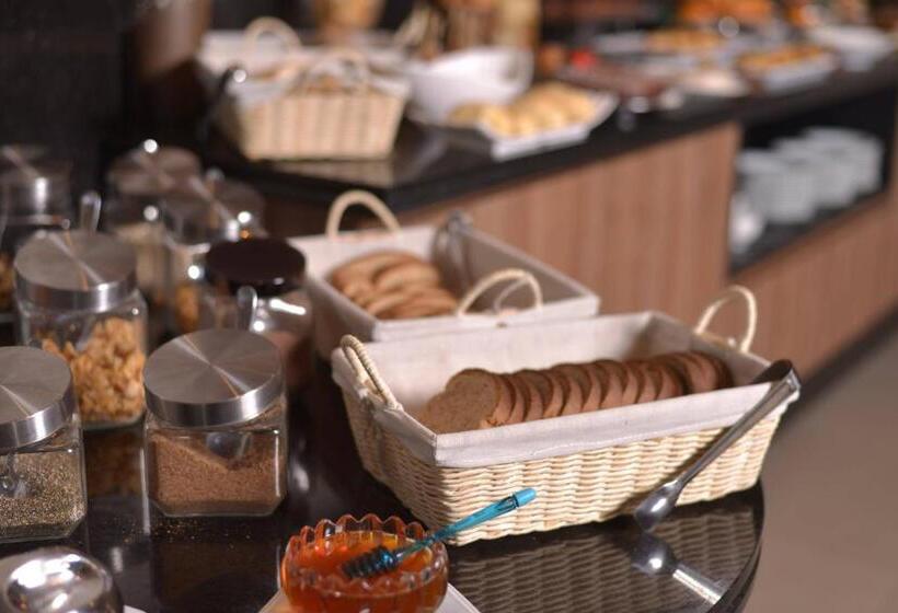 Отель Hplus Premium Palmas