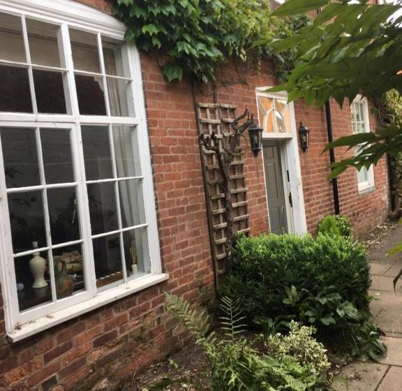 ペンション Ormonde House