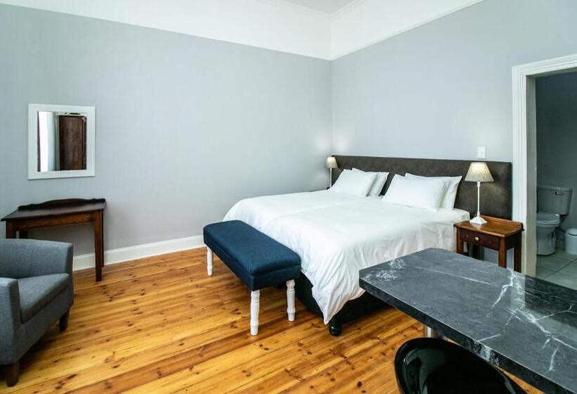 פנסיון Victorian Square Guesthouse