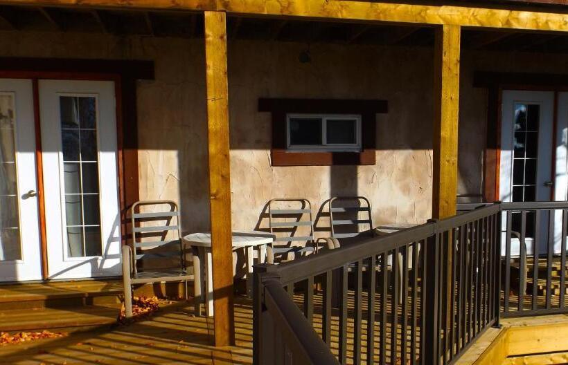 فندق صغير Timberland Inn