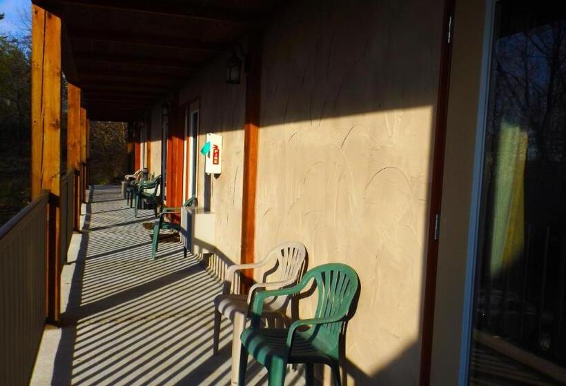 فندق صغير Timberland Inn