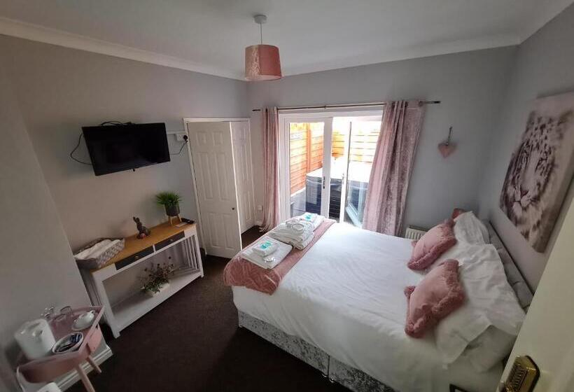 민박 The Mayfair Lodge & Family Suite