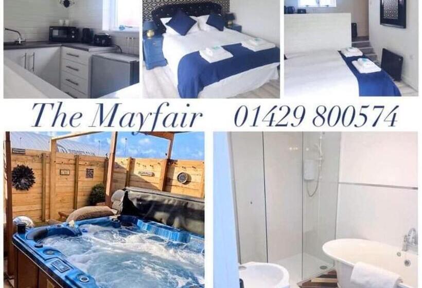 민박 The Mayfair Lodge & Family Suite