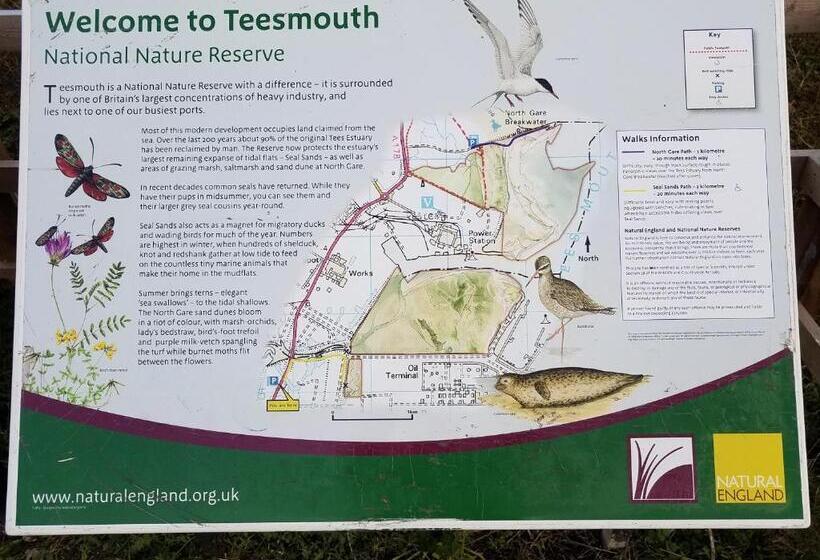 민박 The Mayfair Lodge & Family Suite