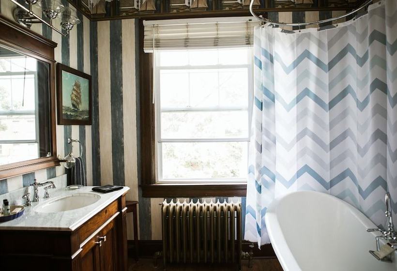 Brownsville Road House Bed & Breakfast