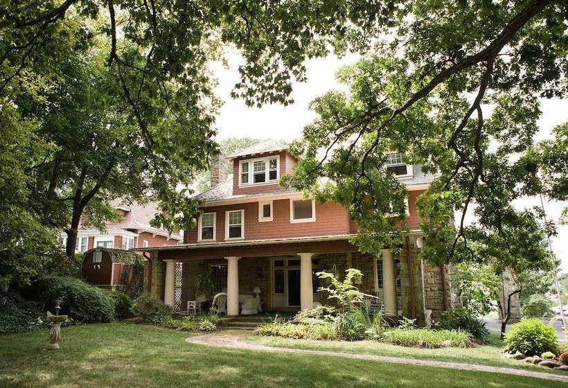 Brownsville Road House Bed & Breakfast