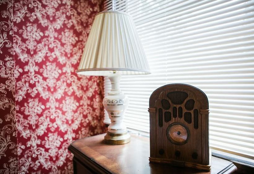 Brownsville Road House Bed & Breakfast