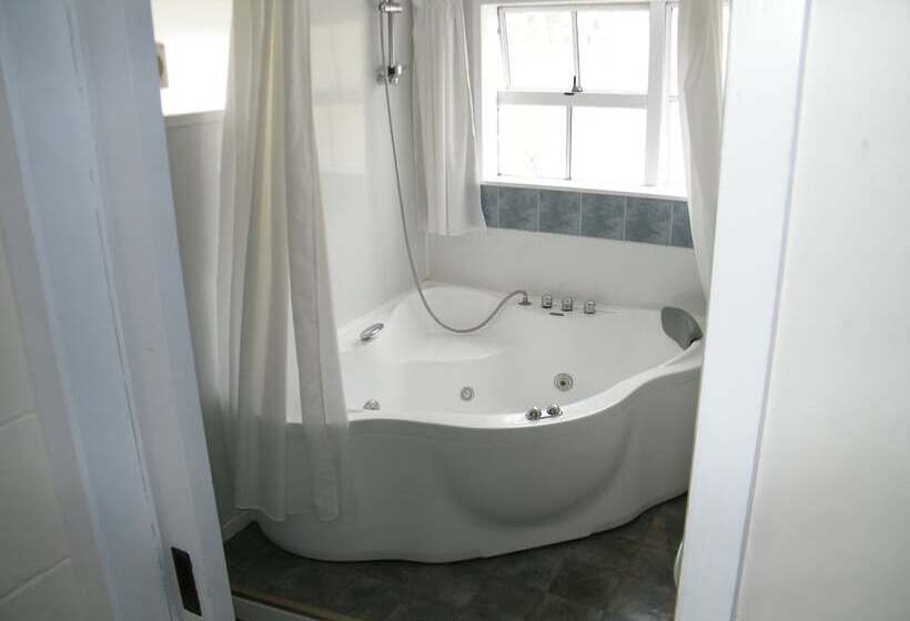 Colonial City Motel And Conference Centre