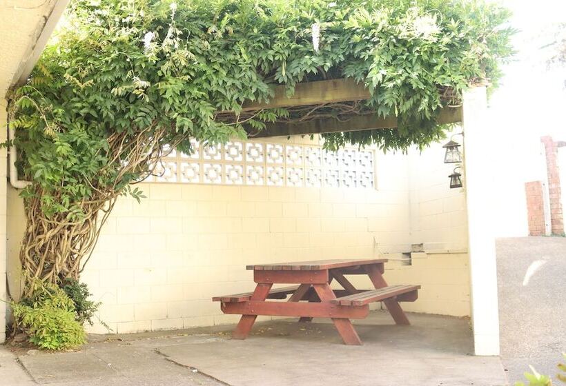 Colonial City Motel And Conference Centre