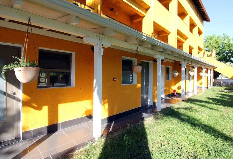 Despotiko Apartment Hotel & Suites