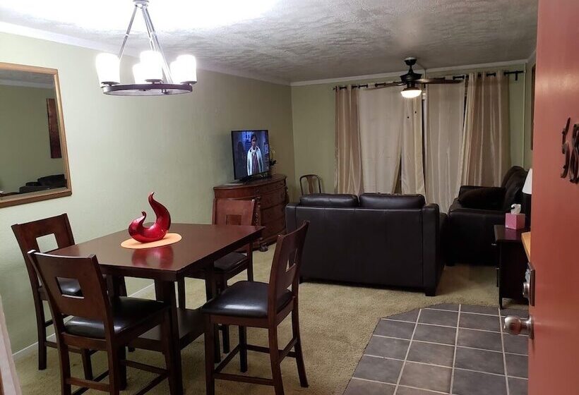 호텔 Borrego Springs  Embassy