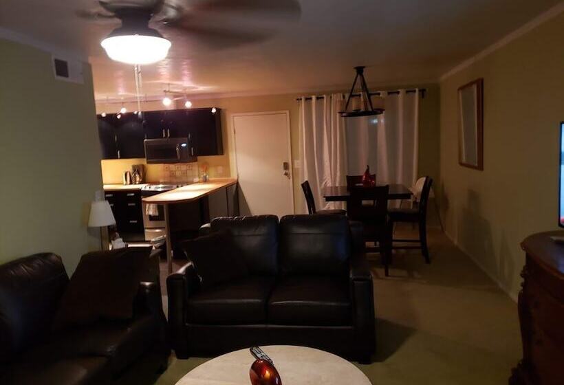 호텔 Borrego Springs  Embassy