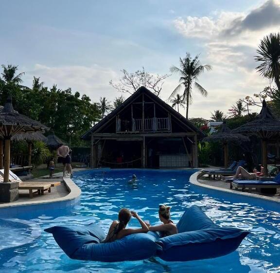 هتل Captain Goodtimes