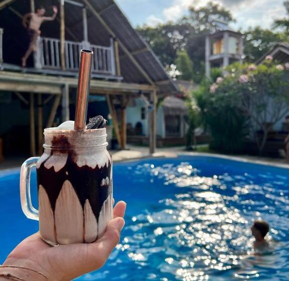 هتل Captain Goodtimes