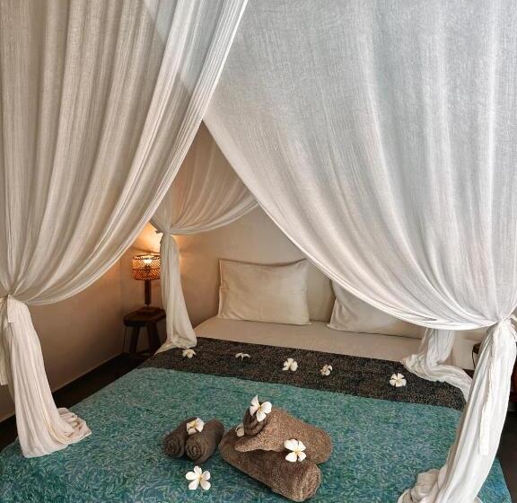 هتل Captain Goodtimes