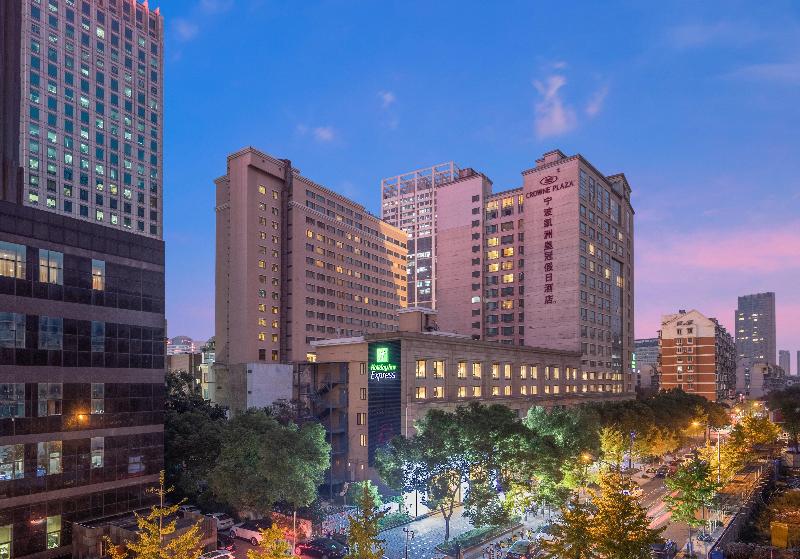 فندق Holiday Inn Express Ningbo City Center, An Ihg