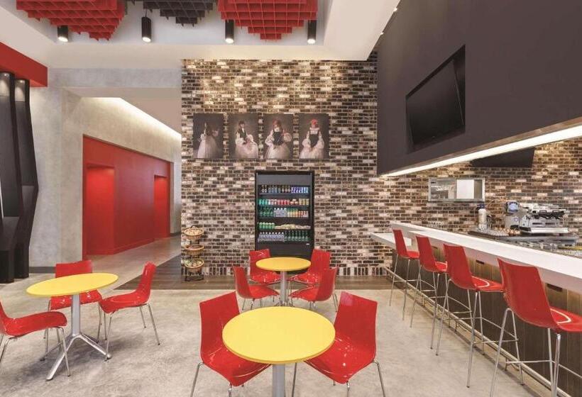 Kompose Boutique Hotel Miami Airport