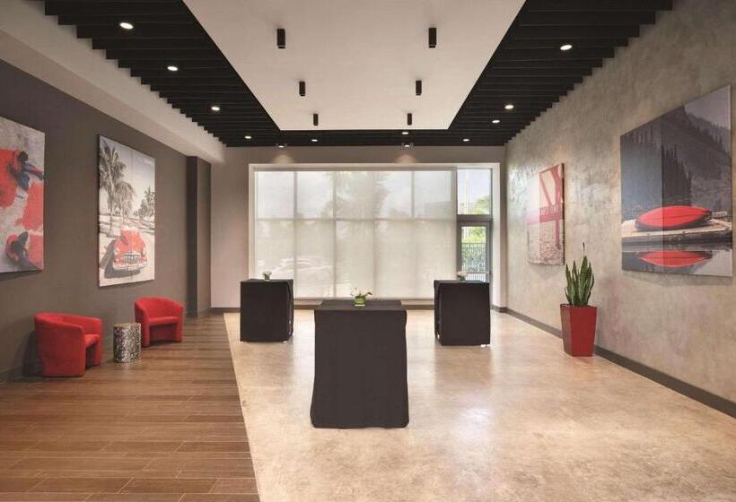 Kompose Boutique Hotel Miami Airport