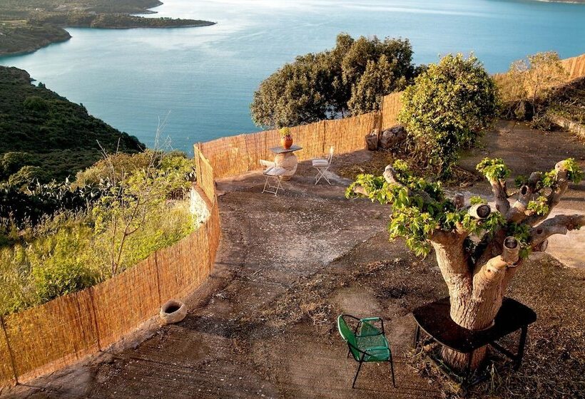 هتل Unique Hideaway With Serene Panoramic Views