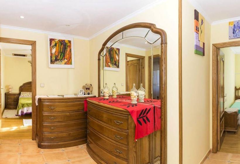 Spacious House With Mountain View In Carboeiro De Francia