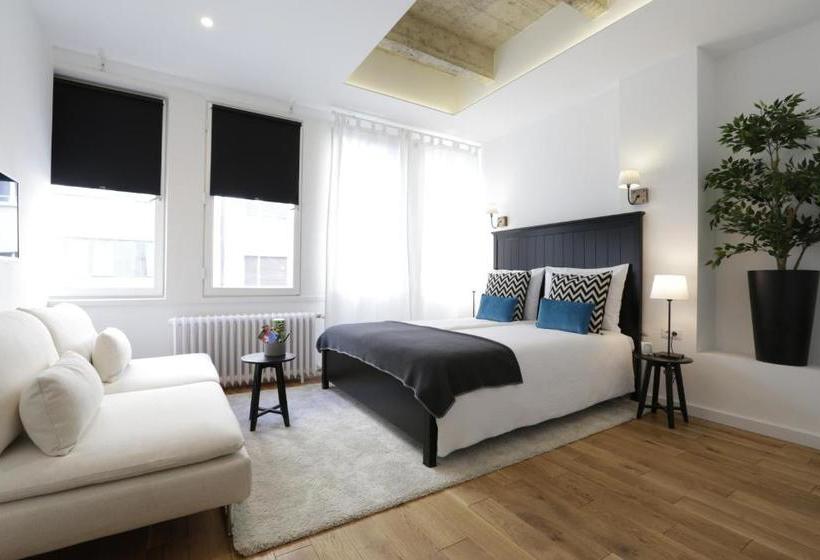 Angel Main Square Center Zagreb