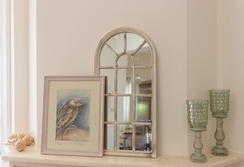 New Stylish Apartment With Sea View