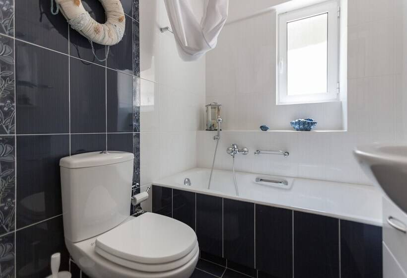 New Stylish Apartment With Sea View