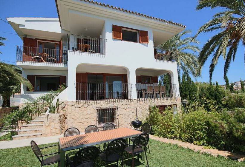 Only 100m To The Beach! Spacious Villa With Private Pool   12 People