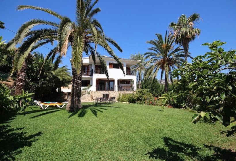 Only 100m To The Beach! Spacious Villa With Private Pool   12 People