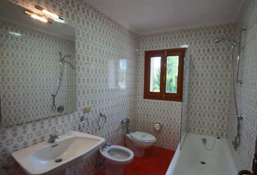Only 100m To The Beach! Spacious Villa With Private Pool   12 People