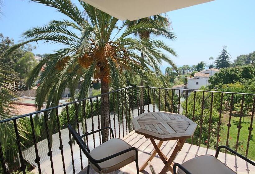 Only 100m To The Beach! Spacious Villa With Private Pool   12 People