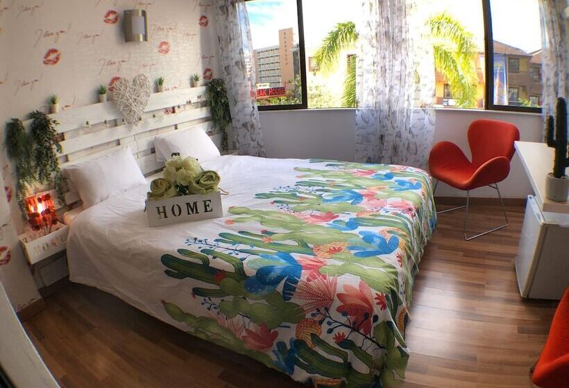 ペンション Bunga Love   Adults Only