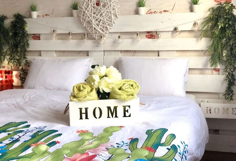 ペンション Bunga Love   Adults Only