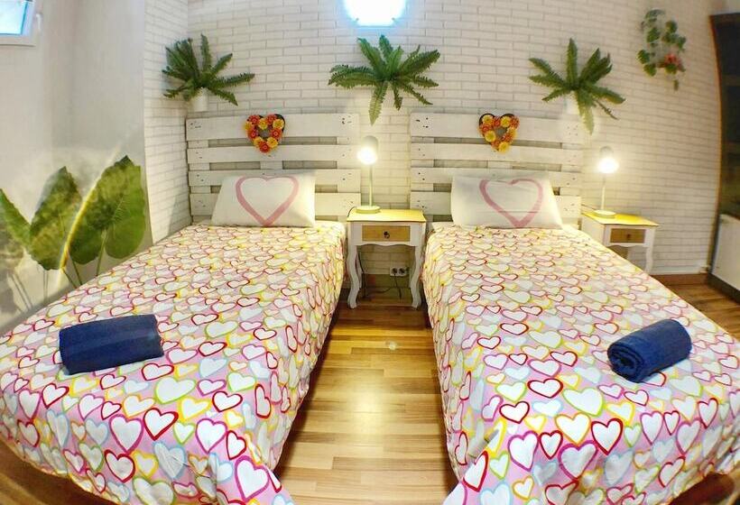 ペンション Bunga Love   Adults Only