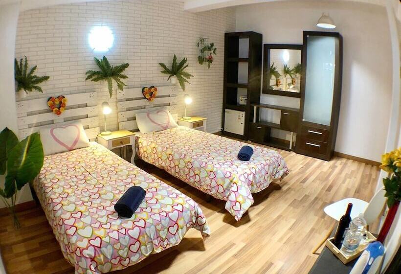 ペンション Bunga Love   Adults Only