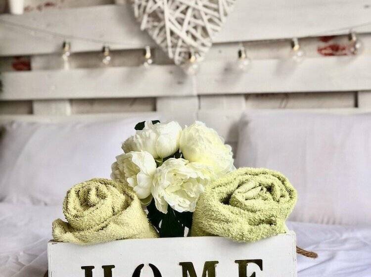 ペンション Bunga Love   Adults Only