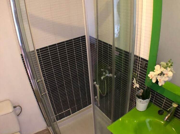 ペンション Bunga Love   Adults Only