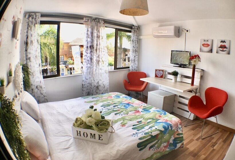 ペンション Bunga Love   Adults Only