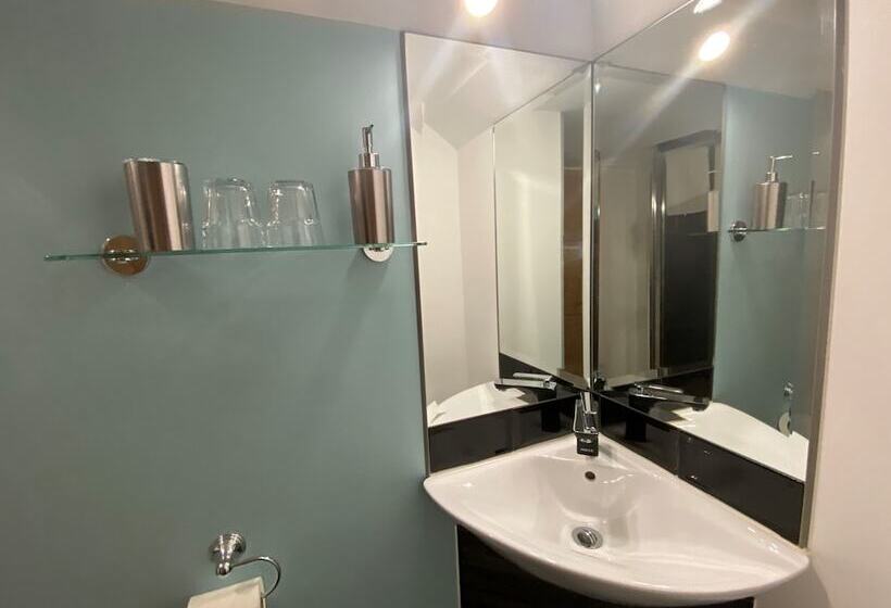 بنسيون Harlestone Retreat  Adults Only