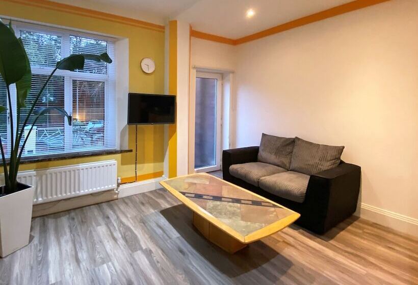 بنسيون Harlestone Retreat  Adults Only