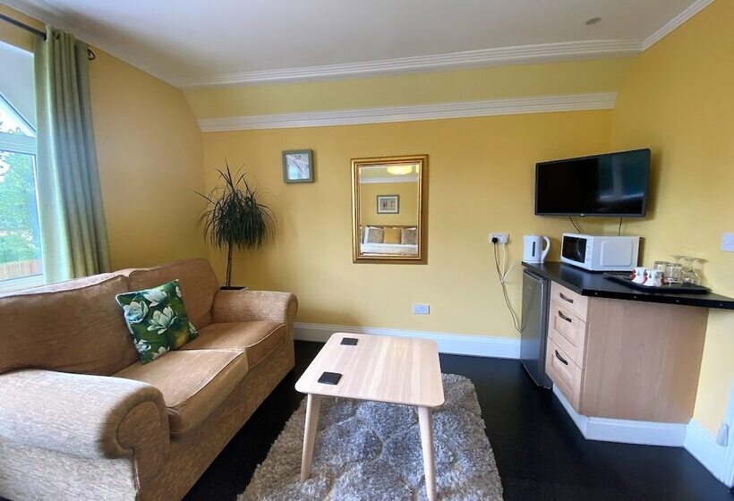 بنسيون Harlestone Retreat  Adults Only